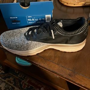 10.5 Ghost 14 Brooks. Like new.